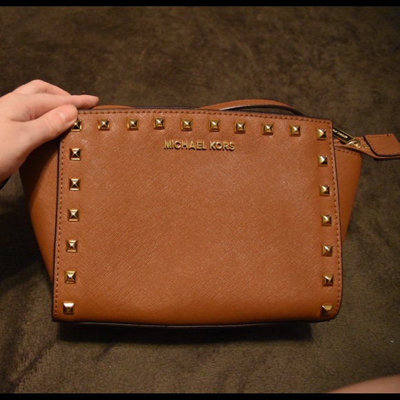 Michael Kors Handbags - Michael Kors brown crossbody purse